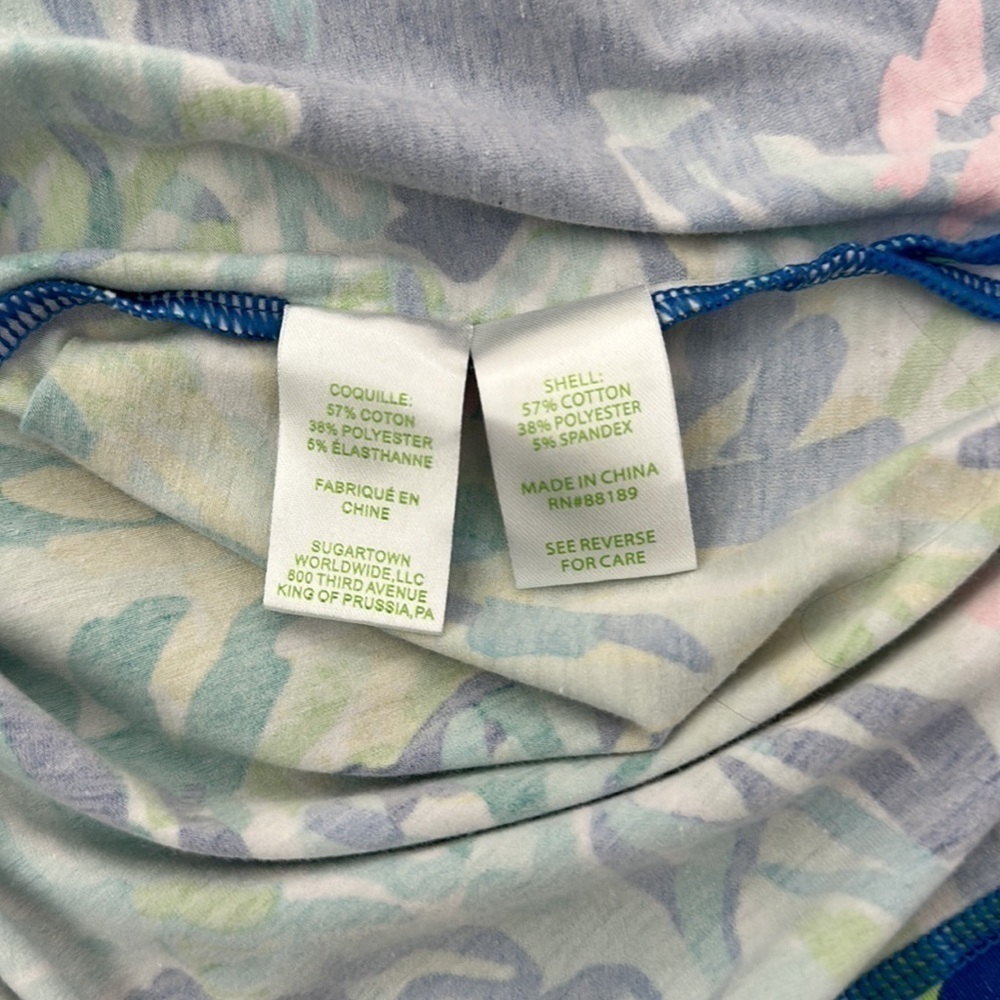 LILLY PULITZER Luxletic Wade and Sea SPF 50 Treena
Long Sleeve V-neck - Picture 7 of 9